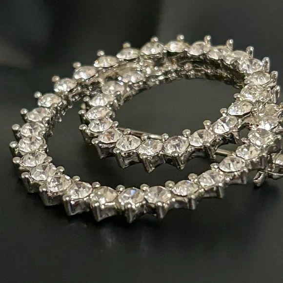 Vintage Clear Crystal Rhinestone Wreath Brooch Pin - Picture 3 of 12